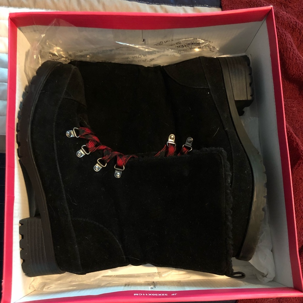 Black suede winter boots